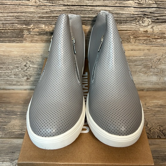 CUSHIONAIRE Women's Hart Hidden Wedge Sneaker in Grey New - Picture 5 of 8